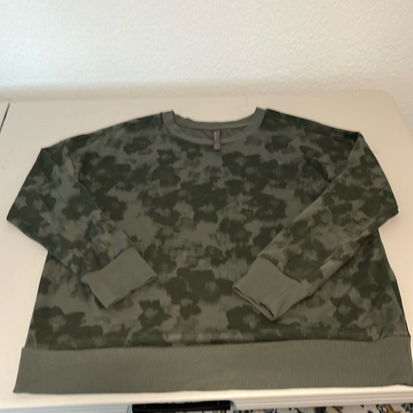 Mondetta Lightweight Active Top Sweatshirt Army Green Print Women’s XL - Picture 5 of 13